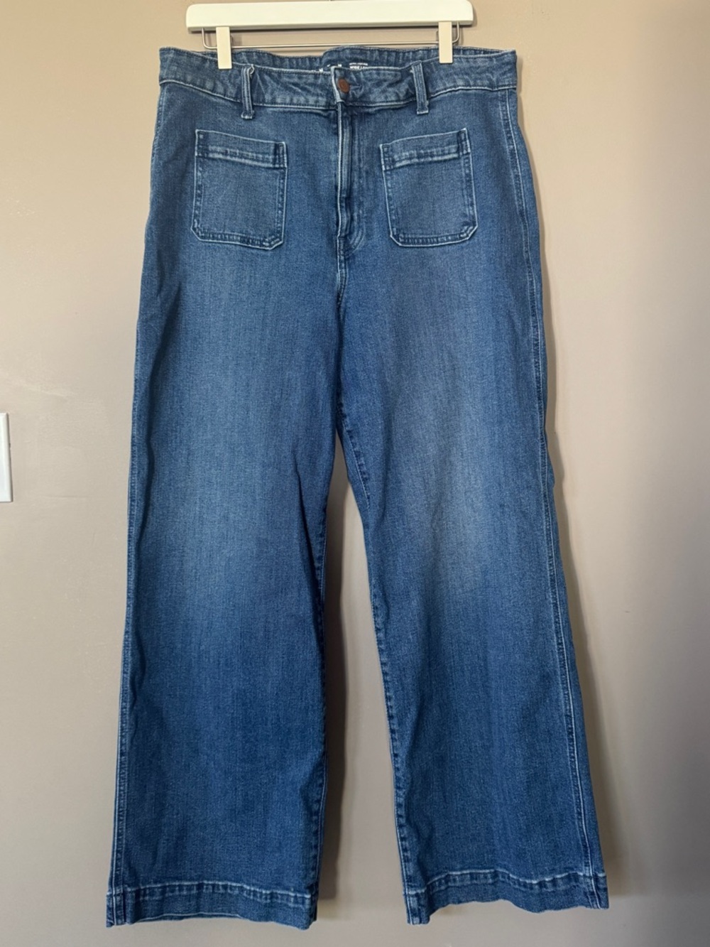 Old Navy Extra High-Rise Wide Leg Jeans - Medium Wash